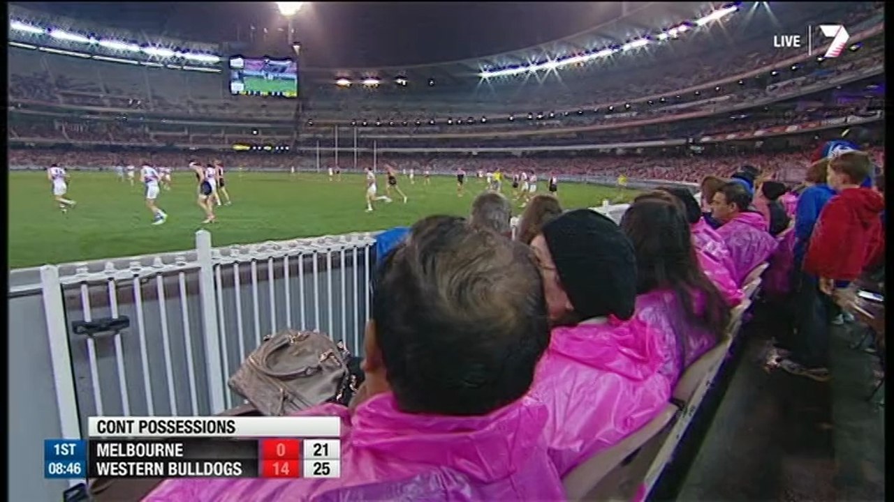 AFL 2014 - Round 8 - Melbourne v Western Bulldogs (1st quarter)