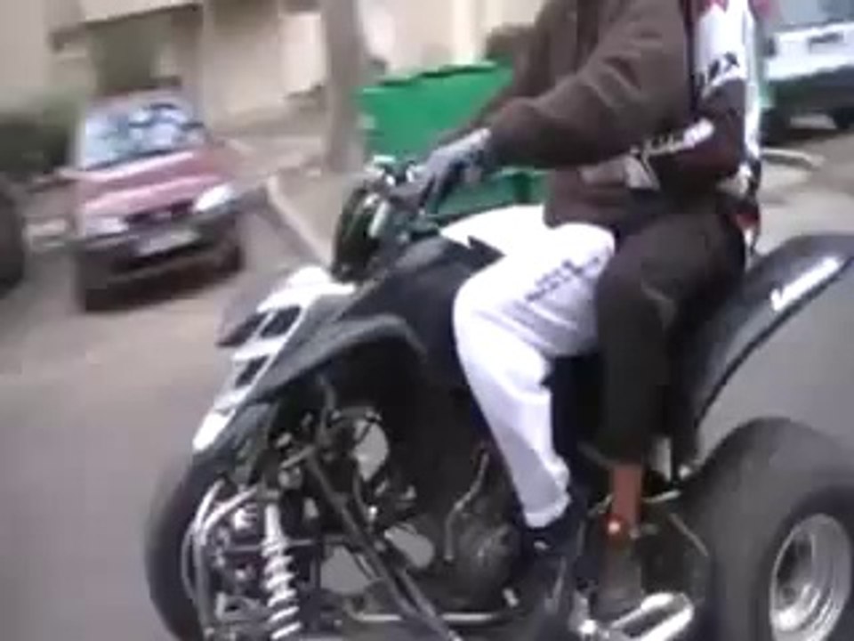 Un tour dans la cité de la Rocade à Avignon avec les jeunes du quartier (84)