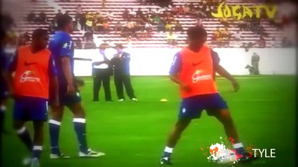 Ronaldinho ● Freestyle ● Crazy Tricks
