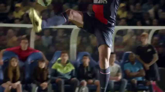 Pub Nike : risk everything (football)
