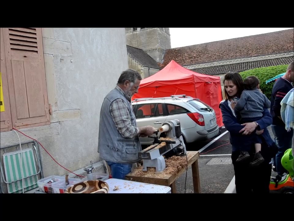 Arbigny. Marché artisanal 8 mai 2014.