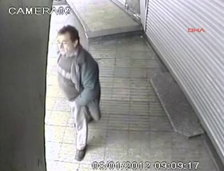 Kıza Cinsel Organını Gösterirken Yakalandı