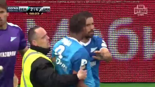 Zenit fans invade the pitch v Dynamo, Rondon flips out, teams hauled off by the referee