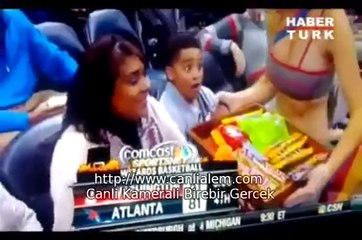 Dekolteyi Görünce Devreleri Yanan Ergen