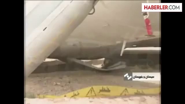 İniş Takımları Açılmayan Uçak Toprak Alana Böyle İndi