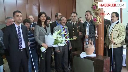 Bursa Jandarmadan Görme Engellilere Beyaz Baston