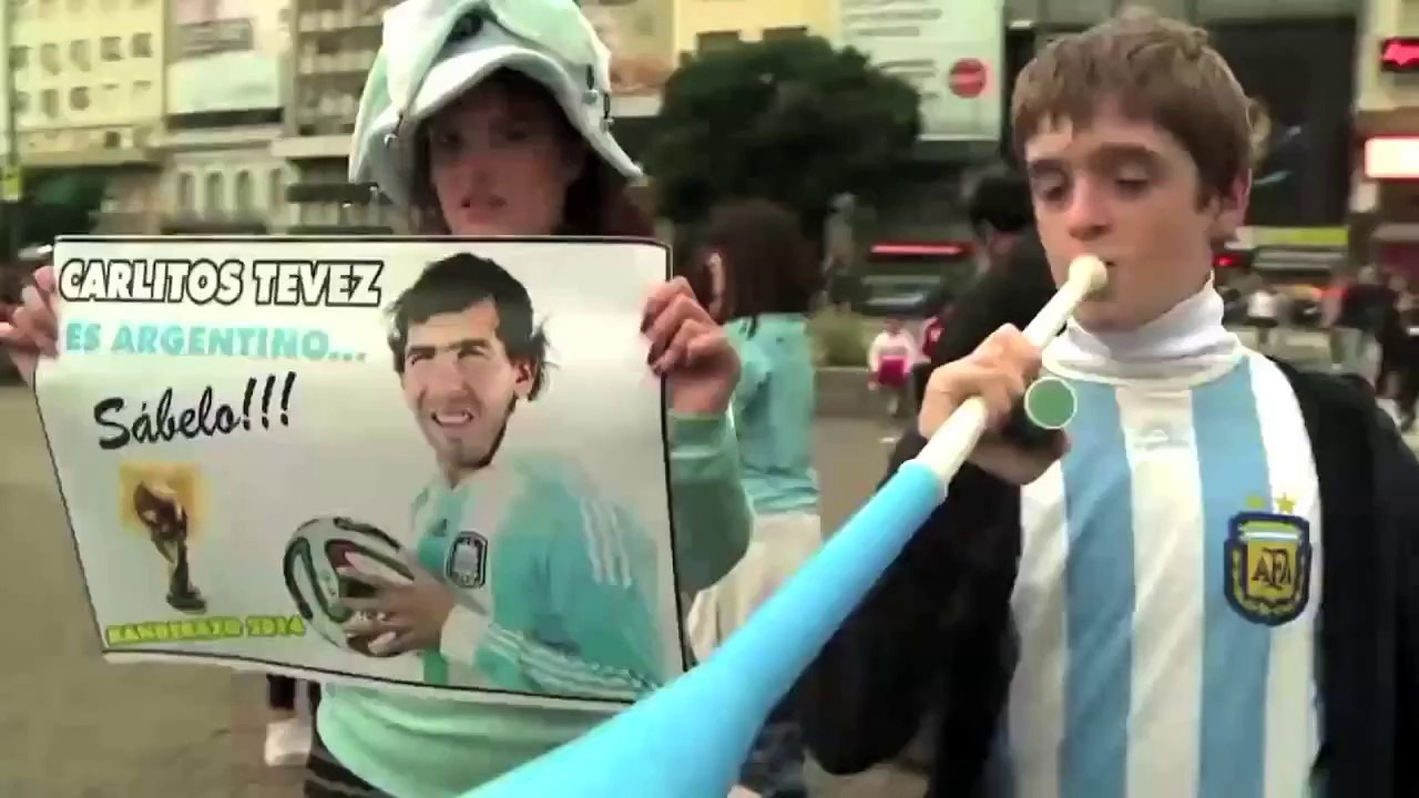 Protesters demand Tévez selection