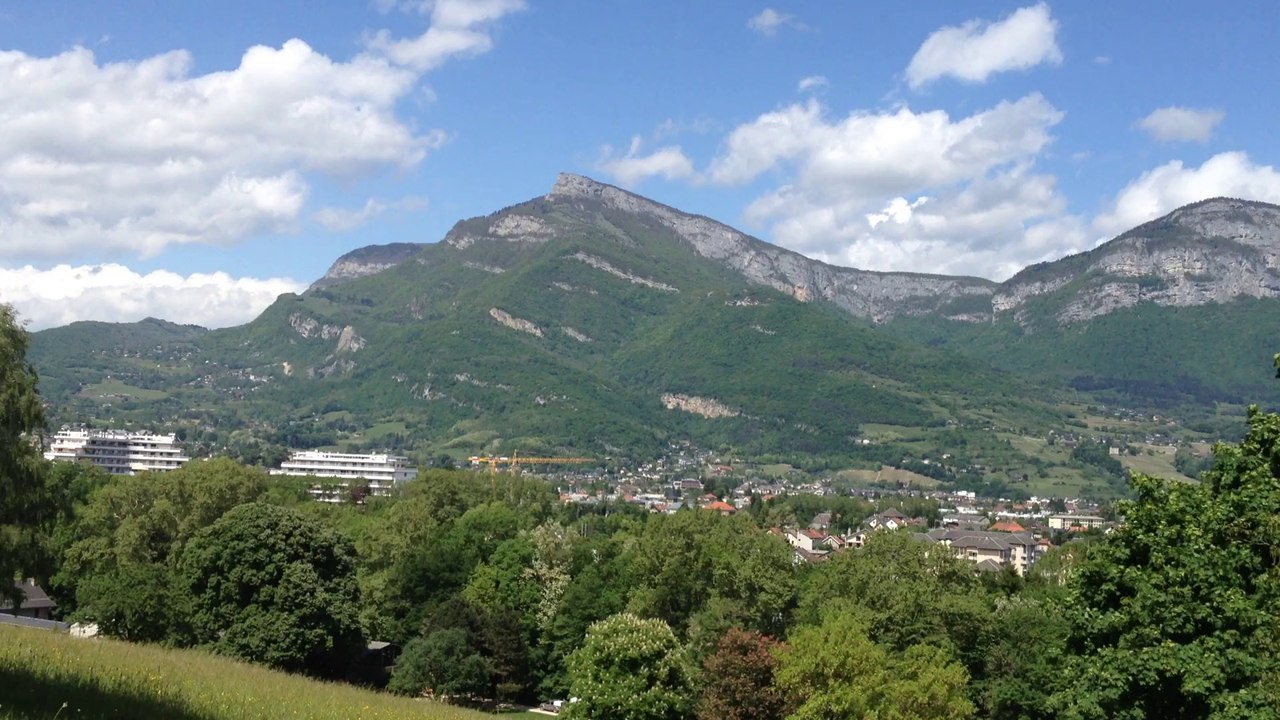 VUE NIVOLET REVARD DEPUIS PARC BUISSON ROND CHAMBERY CHEMIN DE JEAN JACQUES ROUSSEAU