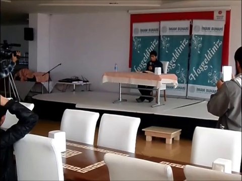 Hadis Yarismasi. Yusuf Olgun Mulk Suresini okuyor