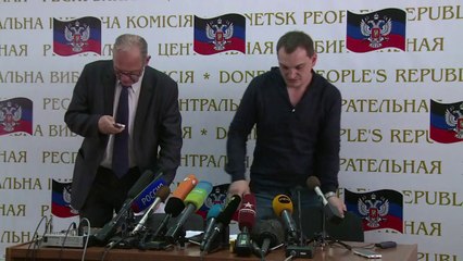 Les Ukrainiens nombreux dans les bureaux de vote à Donetsk