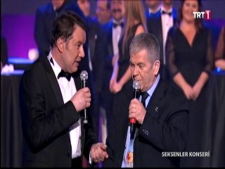 CUMHUR Öğretmen KİM ? Şoray UZUN 80 ler Konserinde Sordu.