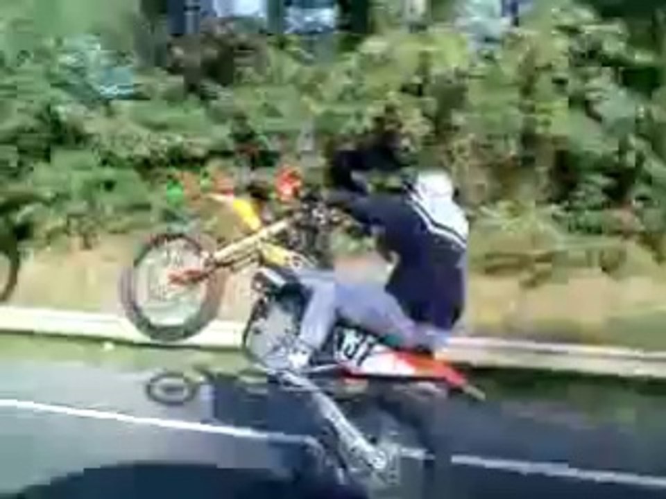 Roue arrière sur le périph toulousain