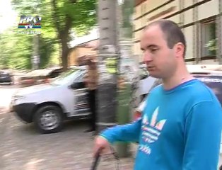 A invins boala nu si stereotipurile Povestea unui tanar orb care repara calculatoare si electrocasnice
