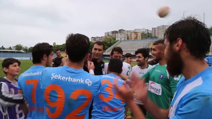 MAÇTAN SONRA HAKEMİ HAVAYA SALLADILAR!