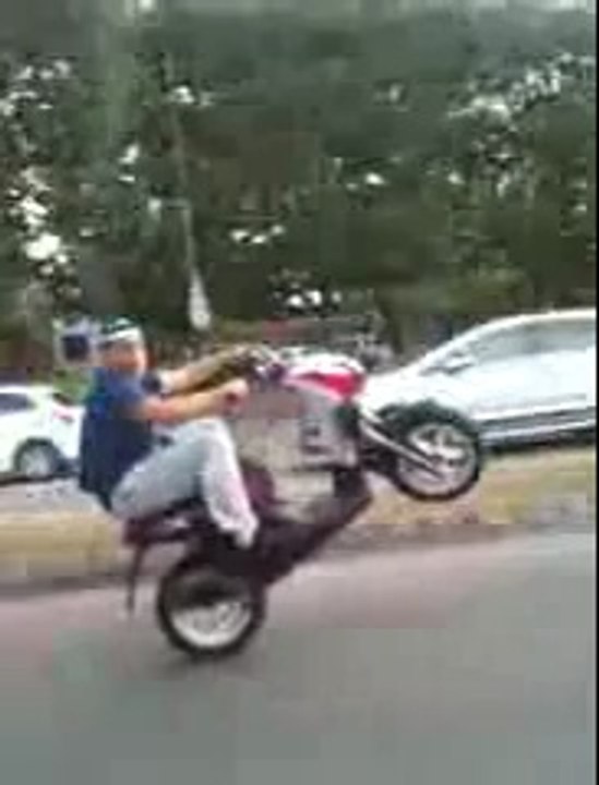 Rodéo dans la cité au Val Fourré (Mantes la Jolie 78)