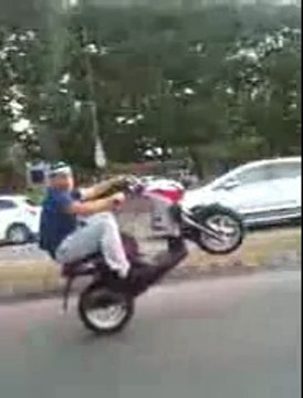 Rodéo dans la cité au Val Fourré (Mantes la Jolie 78)