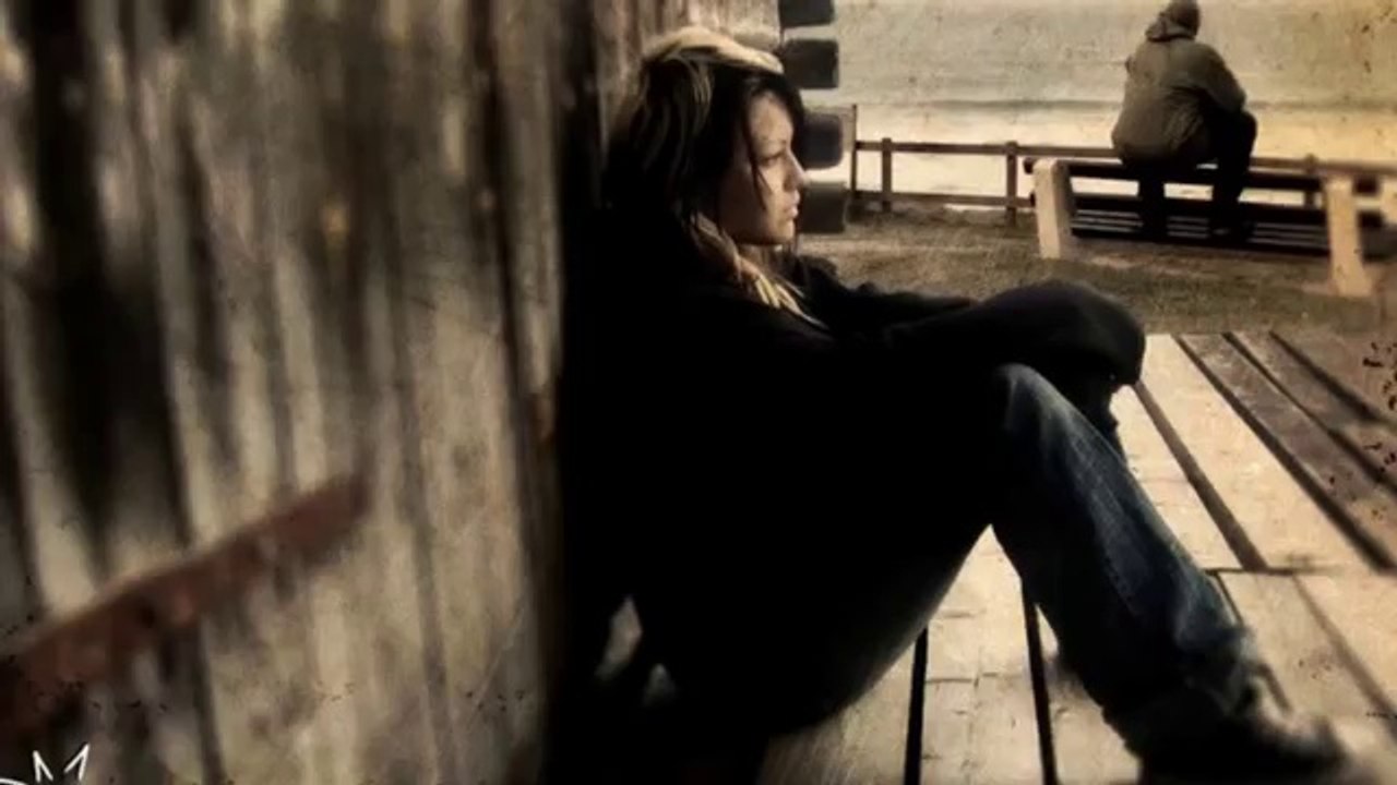 pencereden kar geliyor