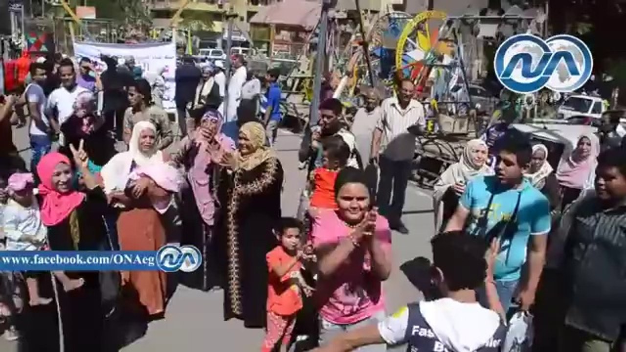 شاهد.. سيدة ترقص على أنغام تسلم الايادى تأييد للمشير السيسي