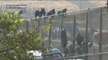800 inmigrantes asaltan la valla y 140 logran entrar en Melilla