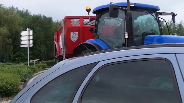 Bierne: manifestation des parents d'élèves de l'école Joseph Leprêtre.