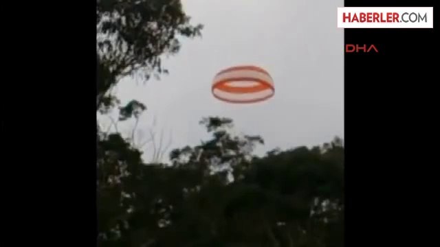 Motoru Havada Duran Uçak Paraşütle Böyle Yere İndi