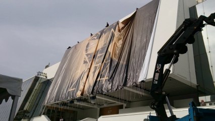 Cannes J-2: le Palais déploie son affiche du Festival