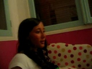 la soeur de regis a mal au molet