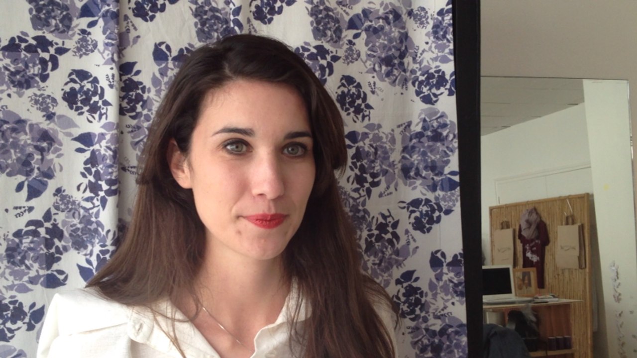 Pauline Dougé créé des vêtements.