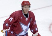 Vladimir Poutine fait du hockey sur glace - ZAPPING ACTU DU 12/05/2014