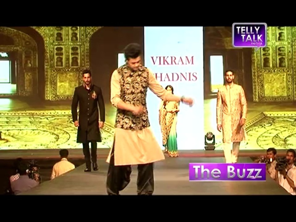 Ekk Nayi Pehchaan  Poonam Dhillon stumbles at a ramp walk