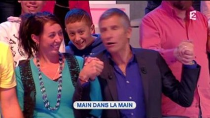 Nagui fait chanter La Marseillaise au public de France 2