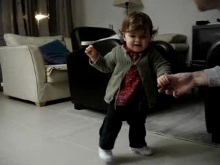 Elisa et ses baskets, premiers pas