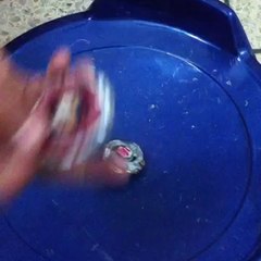 BeyBattle- Dark Bull D125BS (Fake) vs Lightning L-Drago 100MF (Fake)