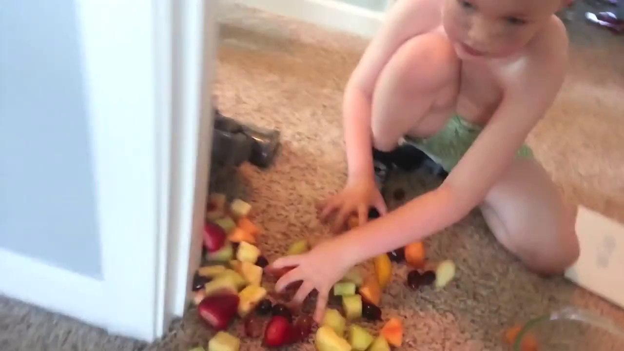 Hilarious Fail of this cute little boy : Disastrous Mother's Day Breakfast in bed