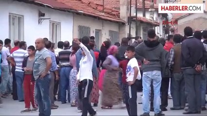 Edirne'de Çoğunluğu Romanların Yaşadığı Mahallede Bir Taksi, Karşı Yönden Plakasız Motosikletle...