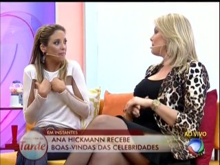 Ticiane Pinheiro diz que cocô da filha tem cheiro de perfume (12/05/2014)