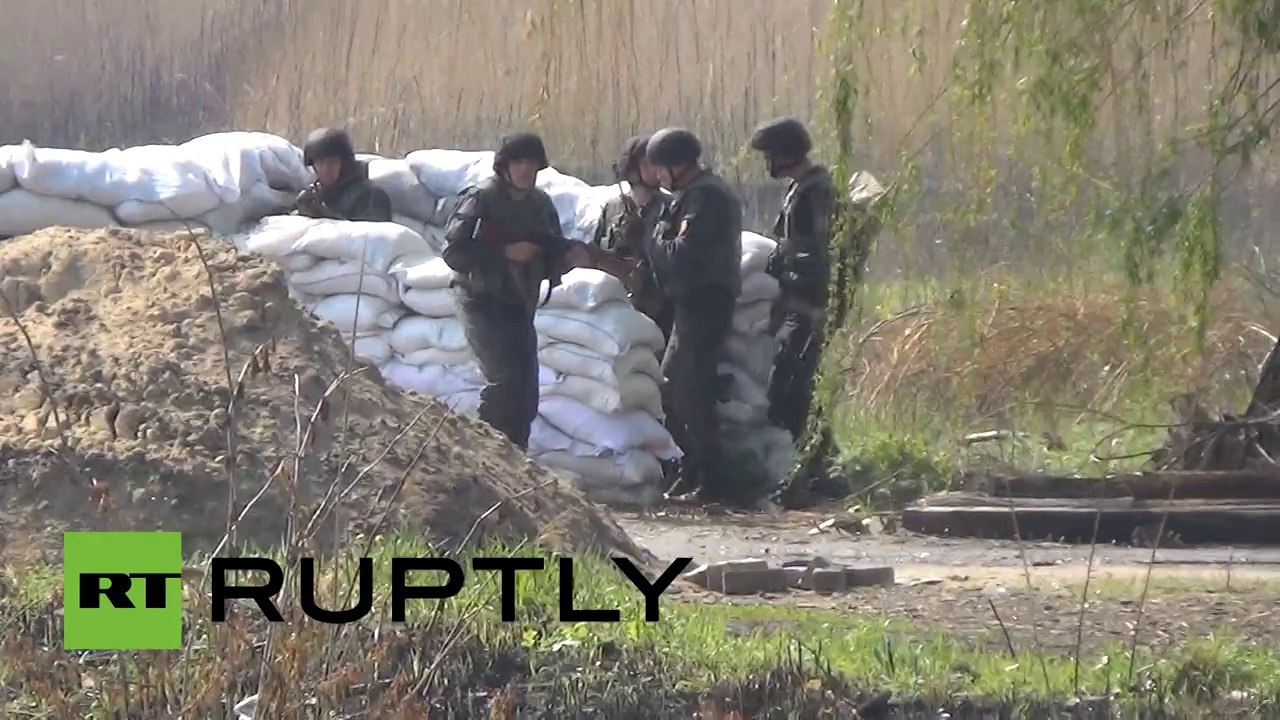 Video: APCs near Slavyansk as Kiev intensifies military op in eastern Ukraine