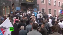 Video: Anti-govt protesters beat police, storm Prosecutor's Office in Donetsk, E. Ukraine