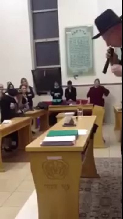 Rabbi Destroys Smartphones -  לשם שמים