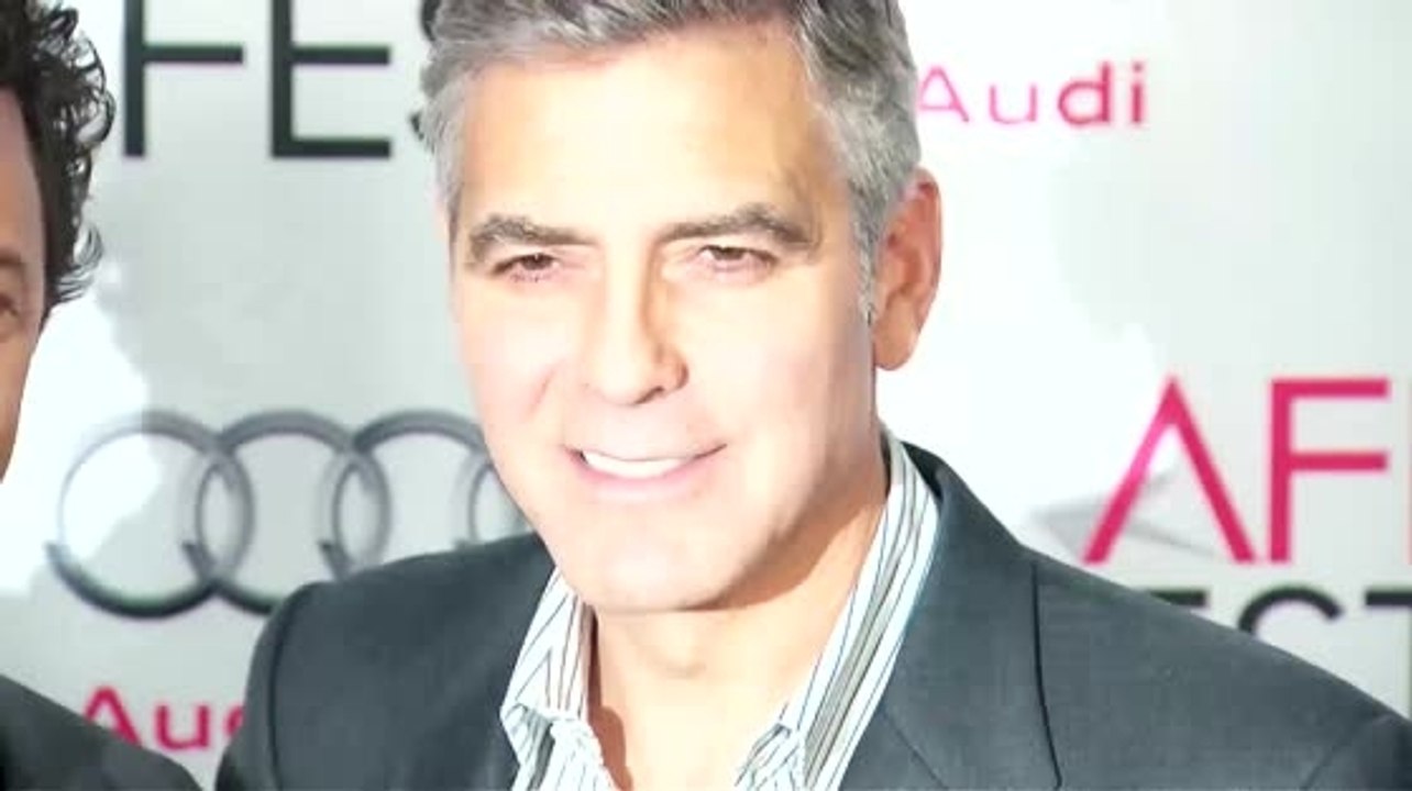 Finde heraus, wie George Clooney seine Verlobte eroberte
