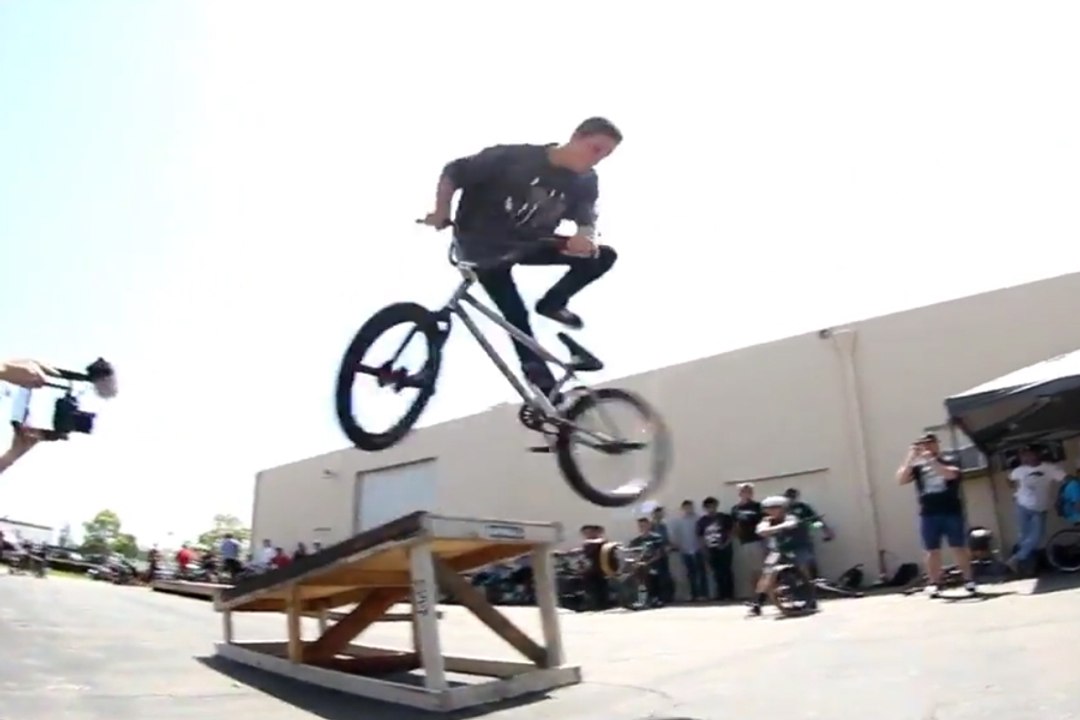 Amazing Nose Manual To Tailwhip by Alec Siemon - BMX