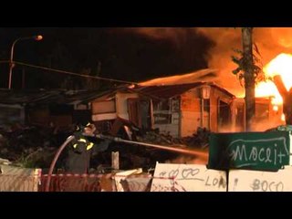 Napoli - Incendio all'ex campo rom di Poggioreale -live- (12.05.14)