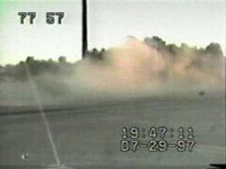 Accident: pick up + camion = BOUM