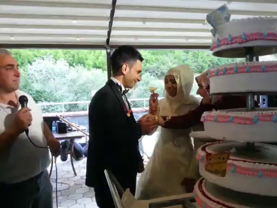 Hanife & Yıldıray Düğün Pasta geliyor..