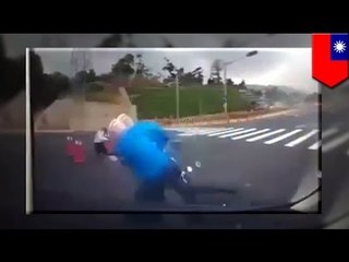 Download Video: Crazy dash cam footage: Accident video shows scooter driver falling into open manhole