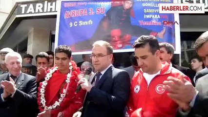 Avrupa Üçüncüsü Sporcuya Coşkulu Karşılama