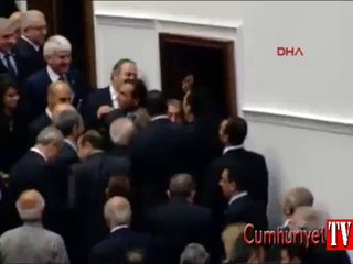 'Başbakanım' diye bağırınca yaka paça gözaltına alındı