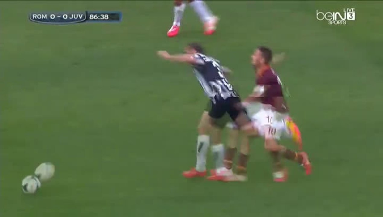 Fallo Totti dritto sull'uomo
