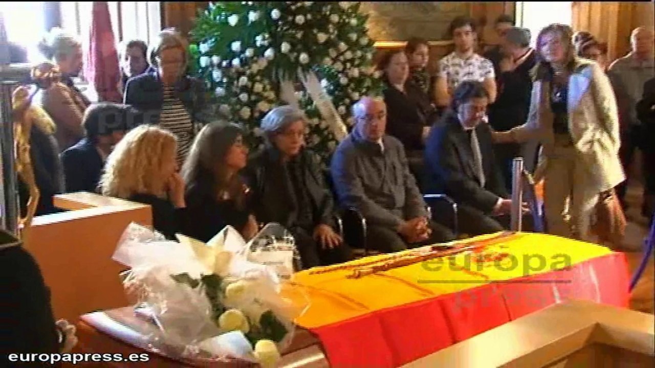 Rajoy da el pésame a la familia de Isabel Carrasco