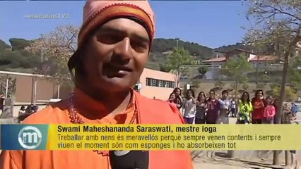 TV3 - Els Matins - Més de 400 escolars participen en una sessió de ioga